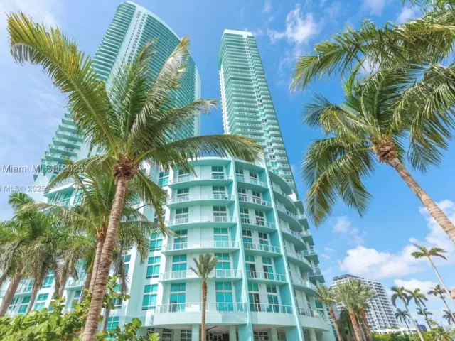 1-bedroom condo for sale in Miami - 1900 N Bayshore Dr 3909 - MondialRealty