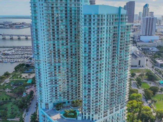 1-bedroom condo for sale in Miami - 1900 N Bayshore Dr 3909 - MondialRealty