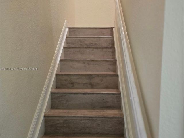 Home for sale at 146 SW 7th Ct - photo 6132795