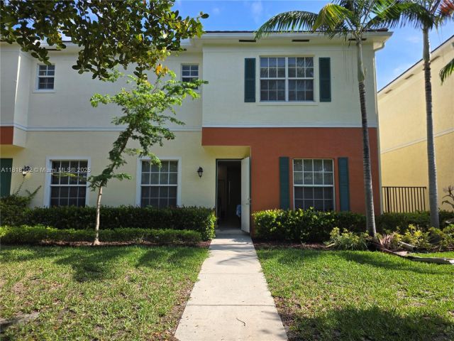 Home for sale at 146 SW 7th Ct - photo 6132807