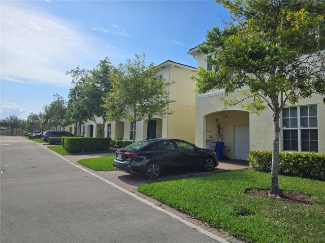 Home for sale at 146 SW 7th Ct - photo 6132808