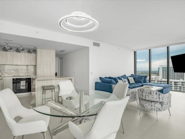 Apartment for sale  Unit #3306 - photo 6134759