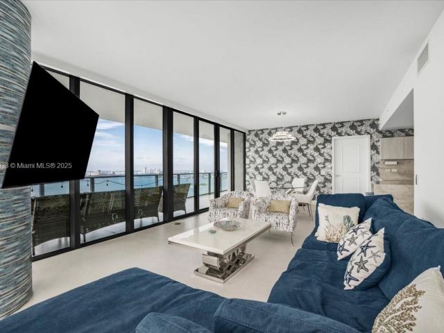 Apartment for sale  Unit #3306 - photo 6134761