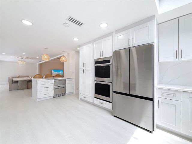 Home for sale at 5100 Pineview Cir - photo 6159098