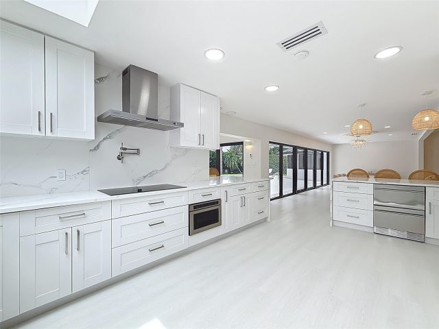 Home for sale at 5100 Pineview Cir - photo 6159100