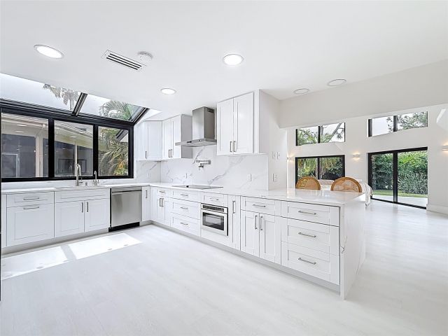 Home for sale at 5100 Pineview Cir - photo 6159102