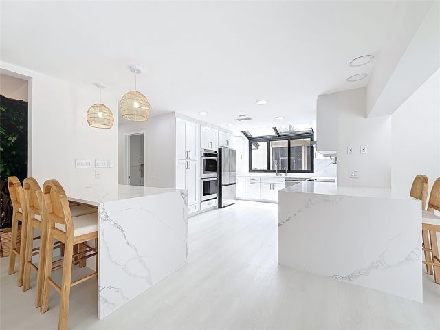 Home for sale at 5100 Pineview Cir - photo 6159103