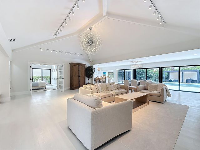 Home for sale at 5100 Pineview Cir - photo 6159107