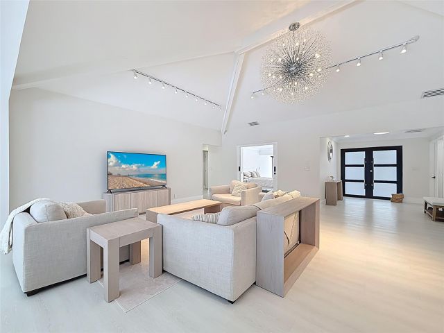 Home for sale at 5100 Pineview Cir - photo 6159108