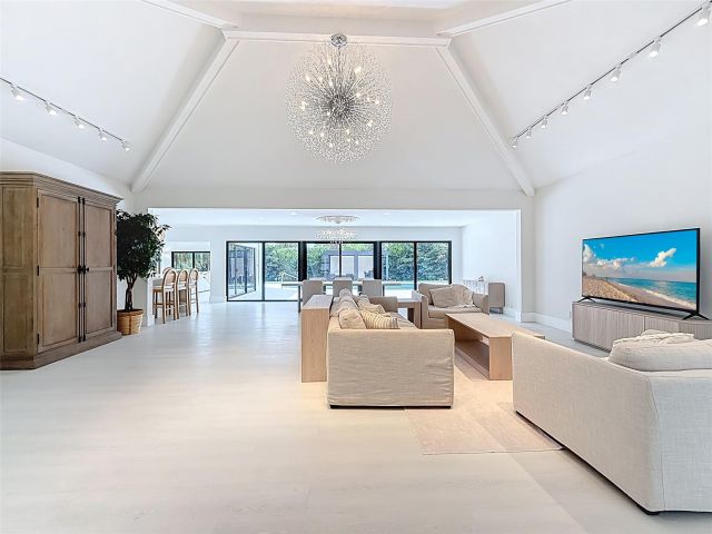 Home for sale at 5100 Pineview Cir - photo 6159109