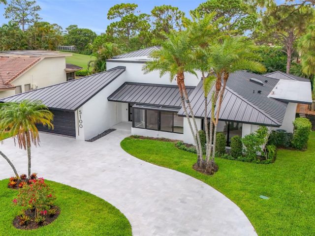 Home for sale at 5100 Pineview Cir - photo 6159114