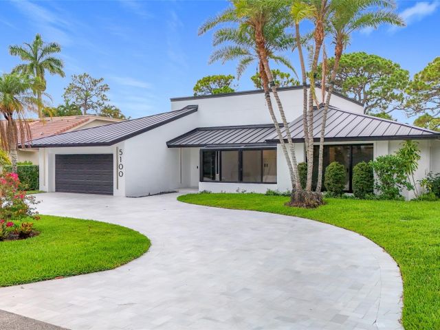 Home for sale at 5100 Pineview Cir - photo 6159115