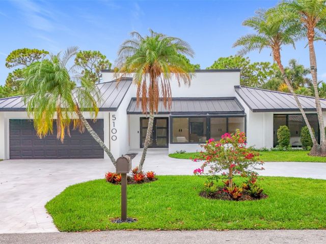 Home for sale at 5100 Pineview Cir - photo 6159116