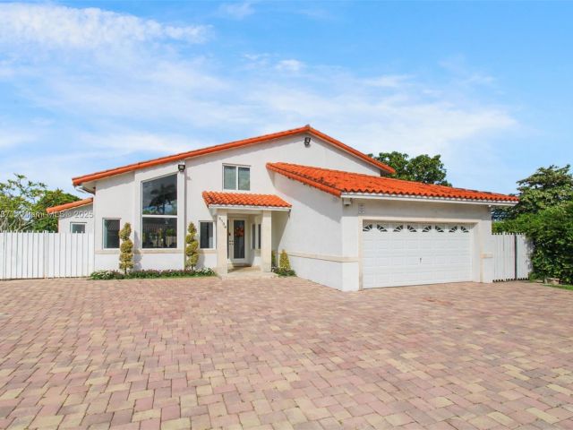 Home for sale at 3736 SW 107th Ct - photo 6134615