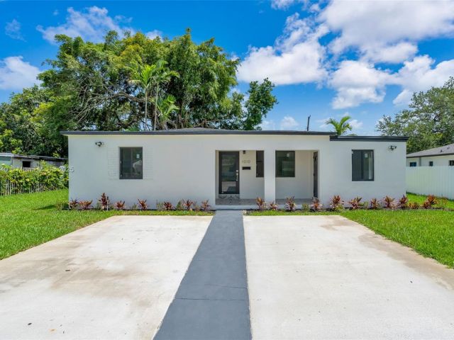 Home for sale at 1010 NE 140th St - photo 6224045