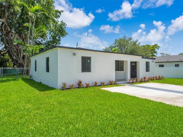 Home for sale at 1010 NE 140th St - photo 6224046