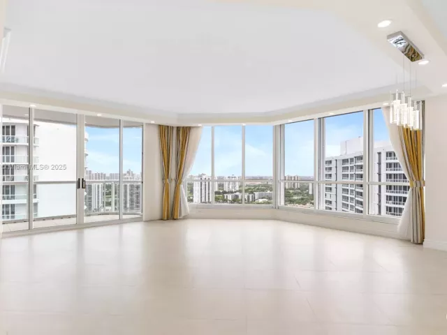 2-bedroom condo for sale in Aventura - 21150 Point Place LPH 2902 - MondialRealty