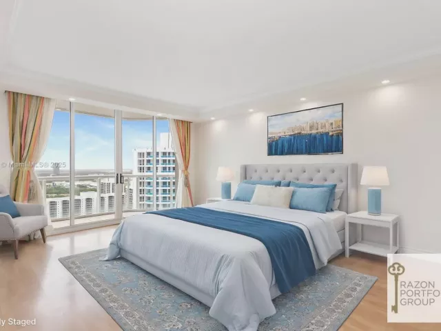 2-bedroom condo for sale in Aventura - 21150 Point Place LPH 2902 - MondialRealty