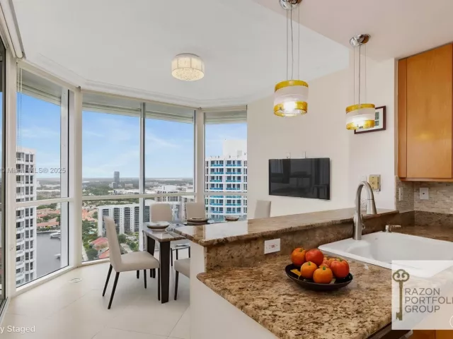 2-bedroom condo for sale in Aventura - 21150 Point Place LPH 2902 - MondialRealty