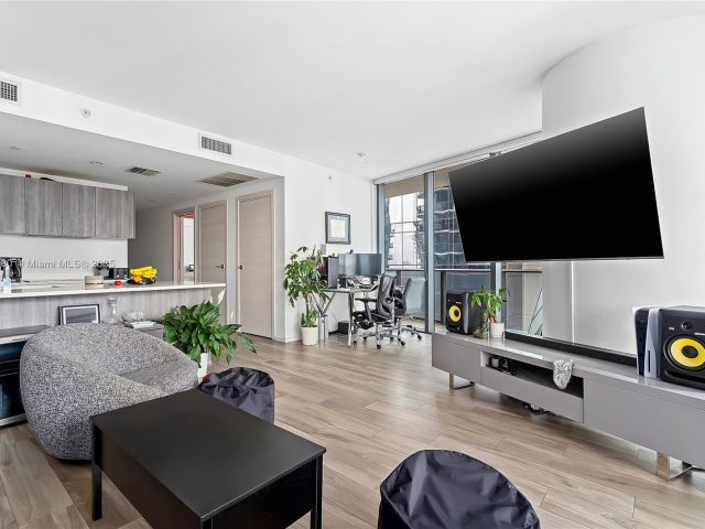 Apartment for sale  Unit #3704 - photo 6153442