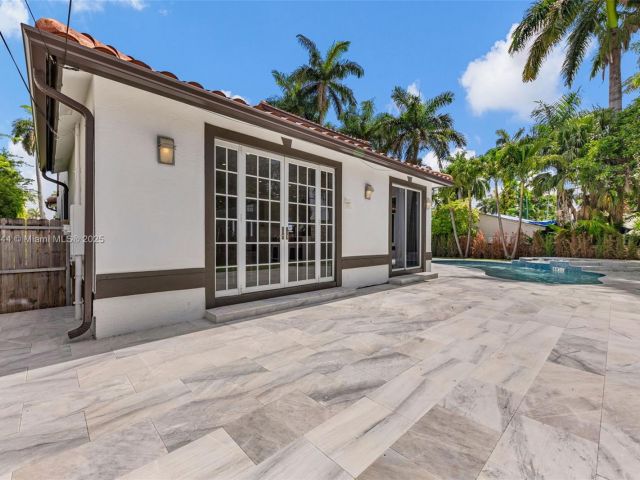 Home for sale at 1350 Hollywood Blvd - photo 6143540