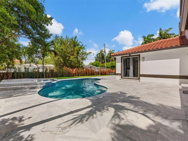 Home for sale at 1350 Hollywood Blvd - photo 6143542