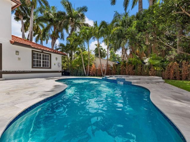 Home for sale at 1350 Hollywood Blvd - photo 6143544