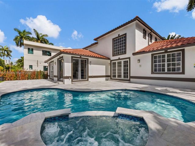 Home for sale at 1350 Hollywood Blvd - photo 6143545