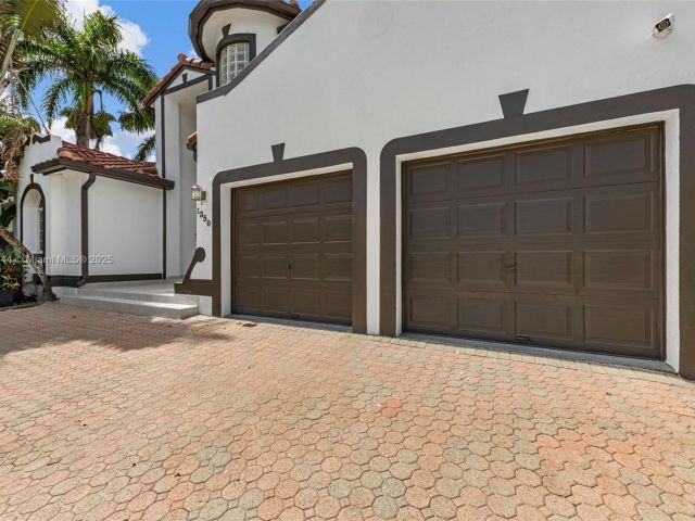 Home for sale at 1350 Hollywood Blvd - photo 6143552