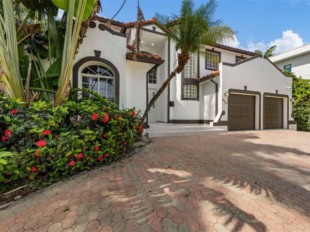 Home for sale at 1350 Hollywood Blvd - photo 6143553