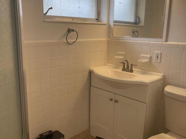 Home for rent at 927 W Royal Palm Road - photo 6702486