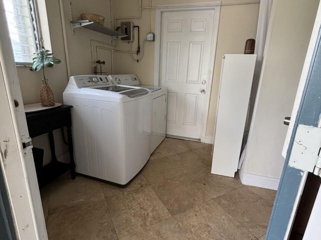 Home for rent at 927 W Royal Palm Road - photo 6702491