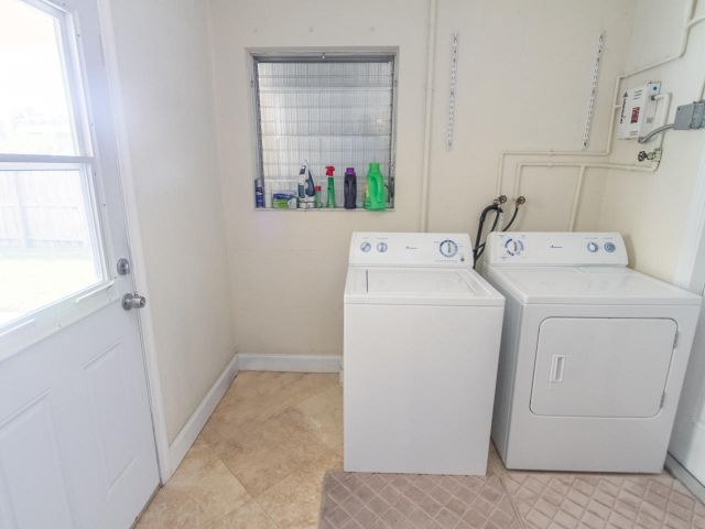 Home for rent at 927 W Royal Palm Road - photo 6702492