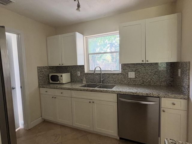 Home for rent at 927 W Royal Palm Road - photo 6702494