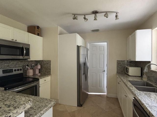 Home for rent at 927 W Royal Palm Road - photo 6702495