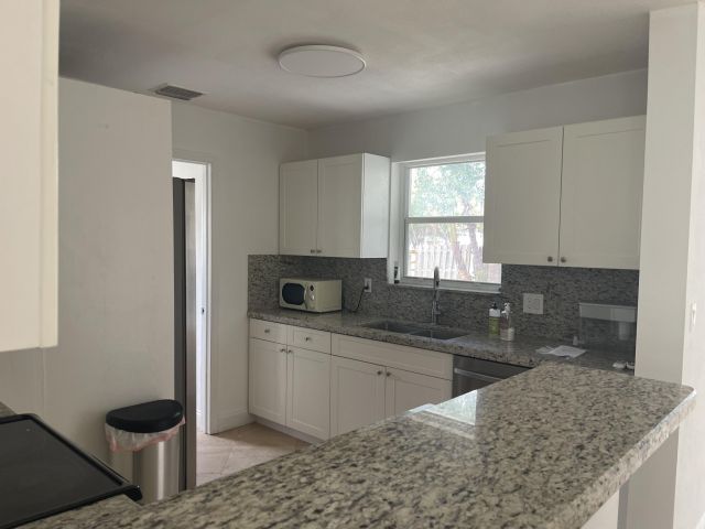 Home for rent at 927 W Royal Palm Road - photo 6702497