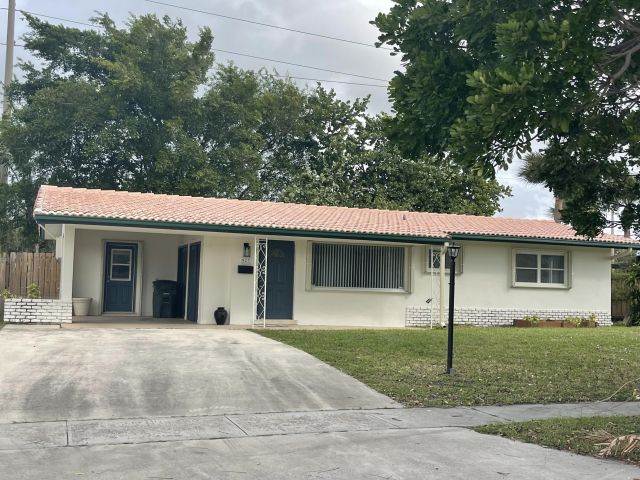 Home for rent at 927 W Royal Palm Road - photo 6702500