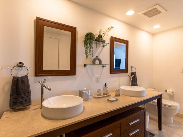 Apartment for sale  Unit #4511 - photo 6135445