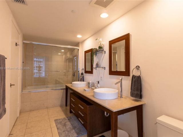 Apartment for sale  Unit #4511 - photo 6135446