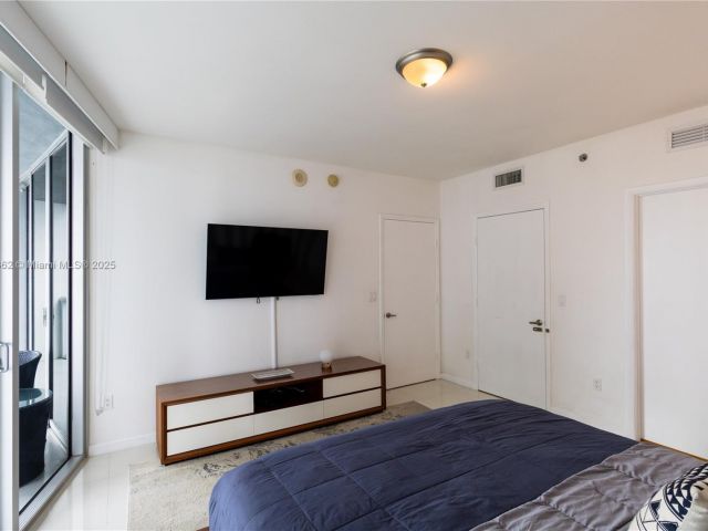 Apartment for sale  Unit #4511 - photo 6135449