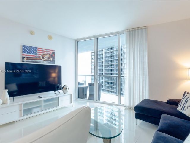 Apartment for sale  Unit #4511 - photo 6135458