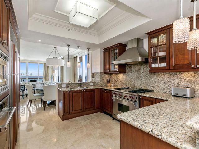 Apartment for rent  Unit #1706 - photo 6145413