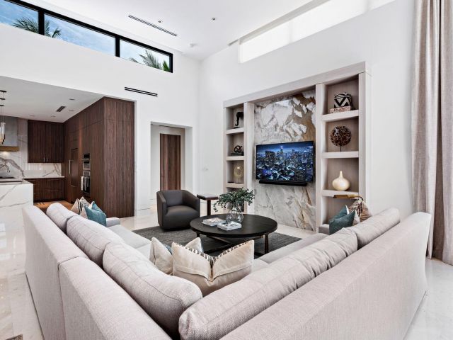 Home for rent at 135 Churchill Road - photo 6290508