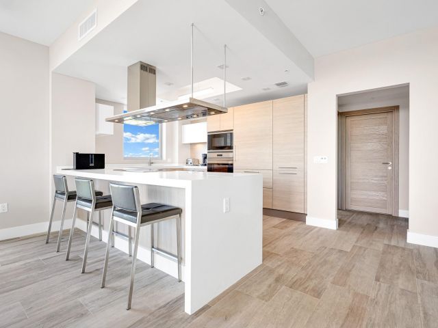 Apartment for sale  Unit #1702 - photo 6140324