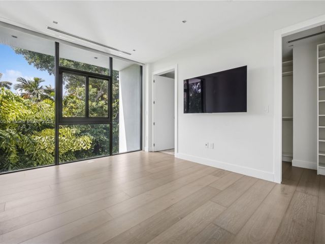 Home for sale at 420 N Hibiscus Dr - photo 6139412