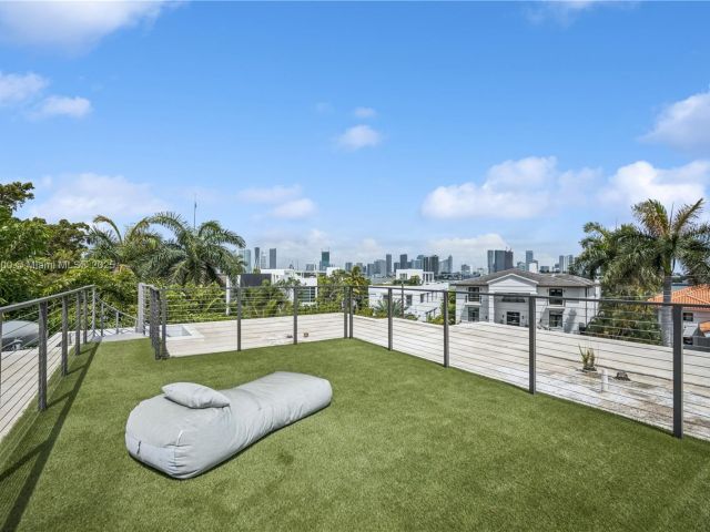 Home for sale at 420 N Hibiscus Dr - photo 6139418