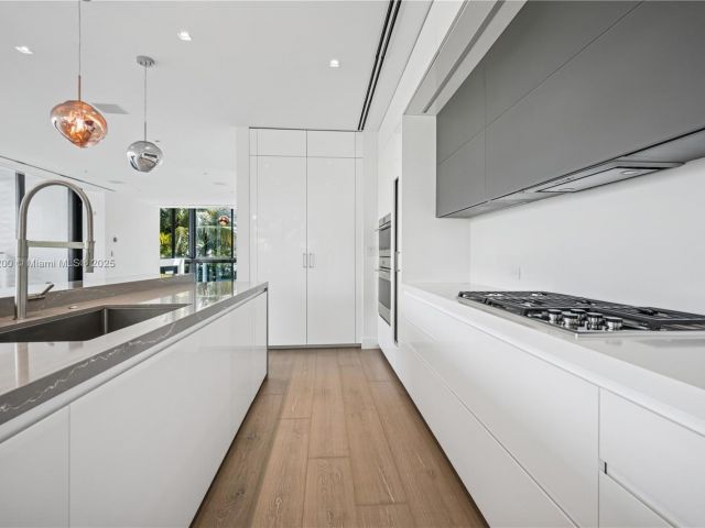 Home for sale at 420 N Hibiscus Dr - photo 6139421