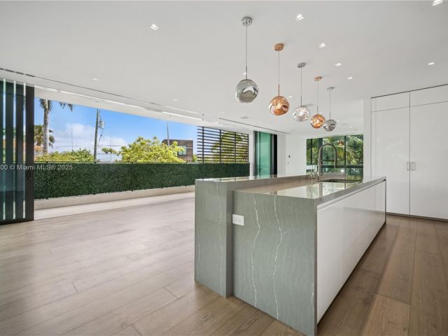 Home for sale at 420 N Hibiscus Dr - photo 6139422