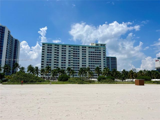 Apartment for sale  Unit #810 - photo 6140623