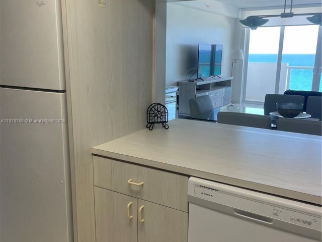 Apartment for rent  Unit #1210 - photo 6142859